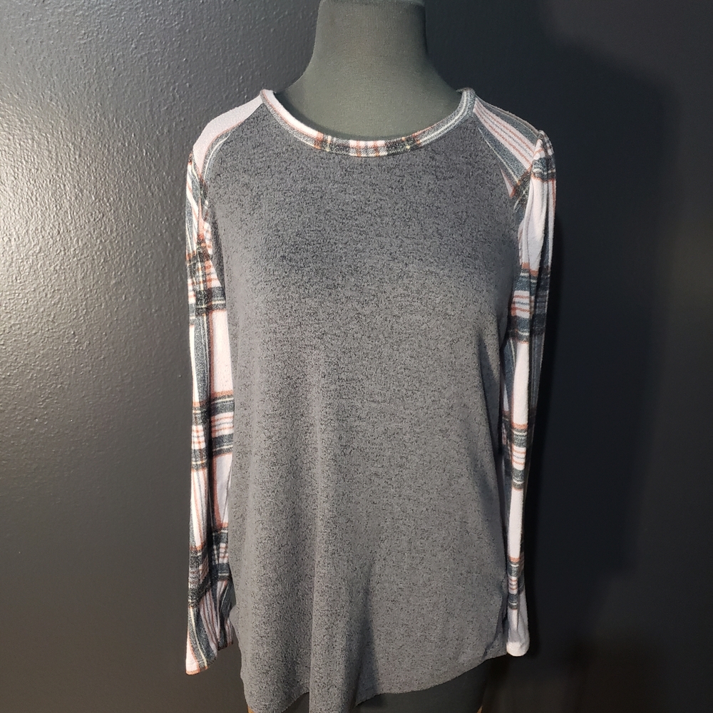 20. Gray Plaid Sleeve Long Sleeve Women's Top